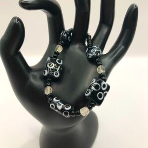 Chic Black and White Glass Beaded Bracelet